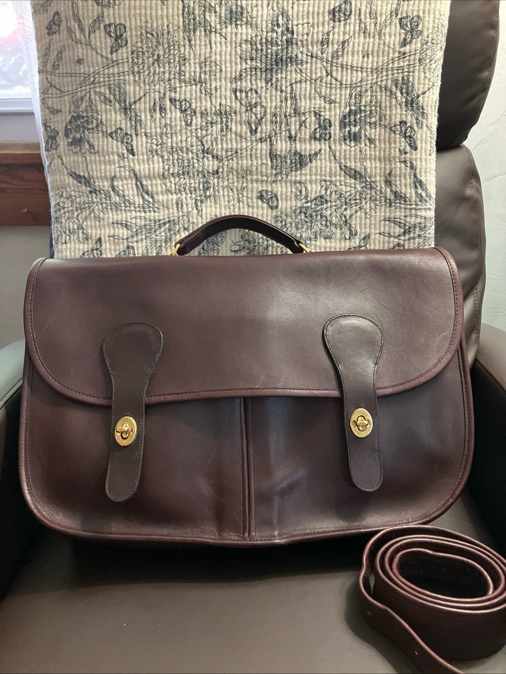 Coach Vintage - Carrier NYC Briefcase Messenger Bag, Burgundy
